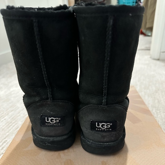 Kids classic short Ugg boots - Picture 2 of 4